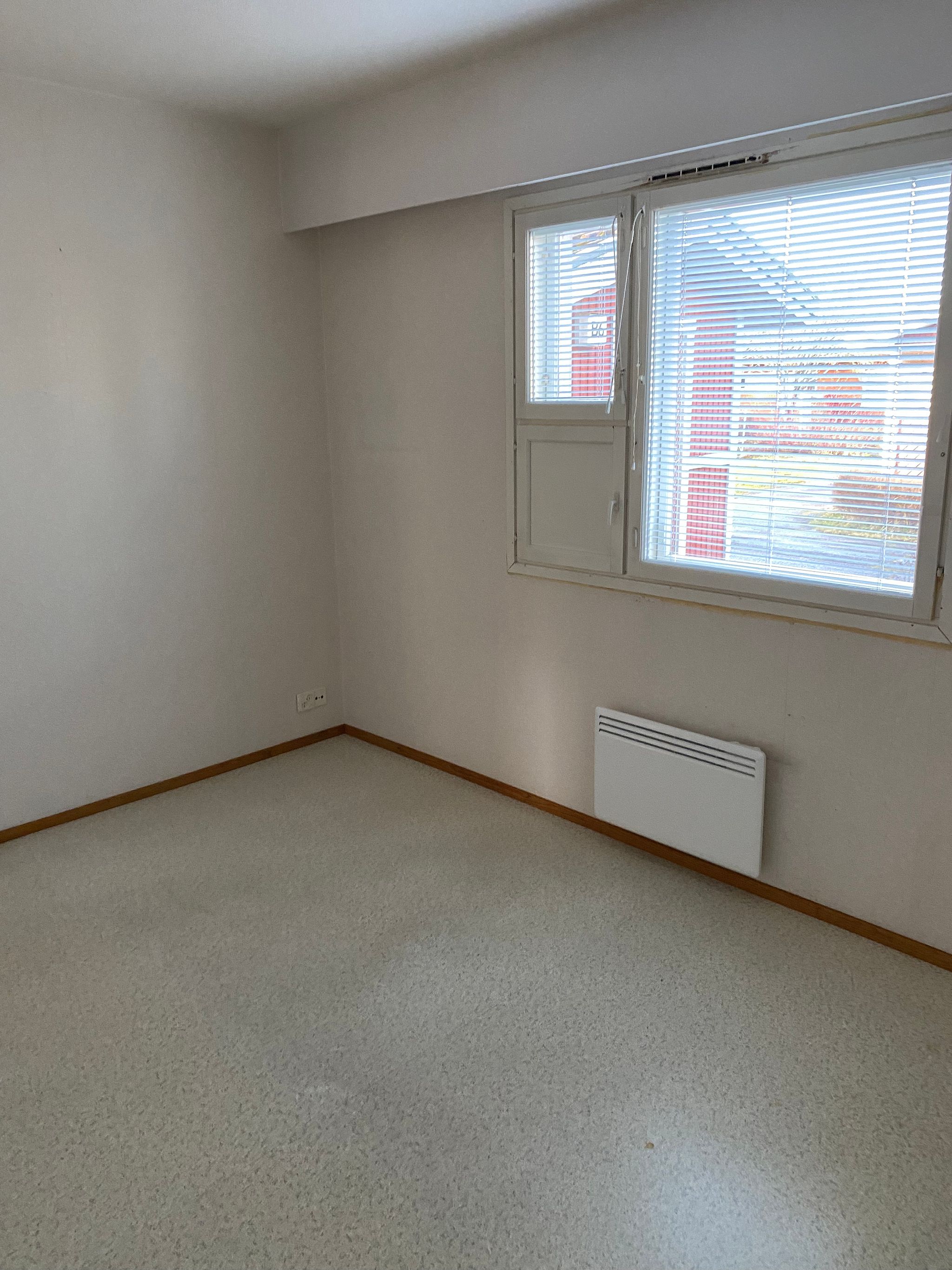 Image 7/9