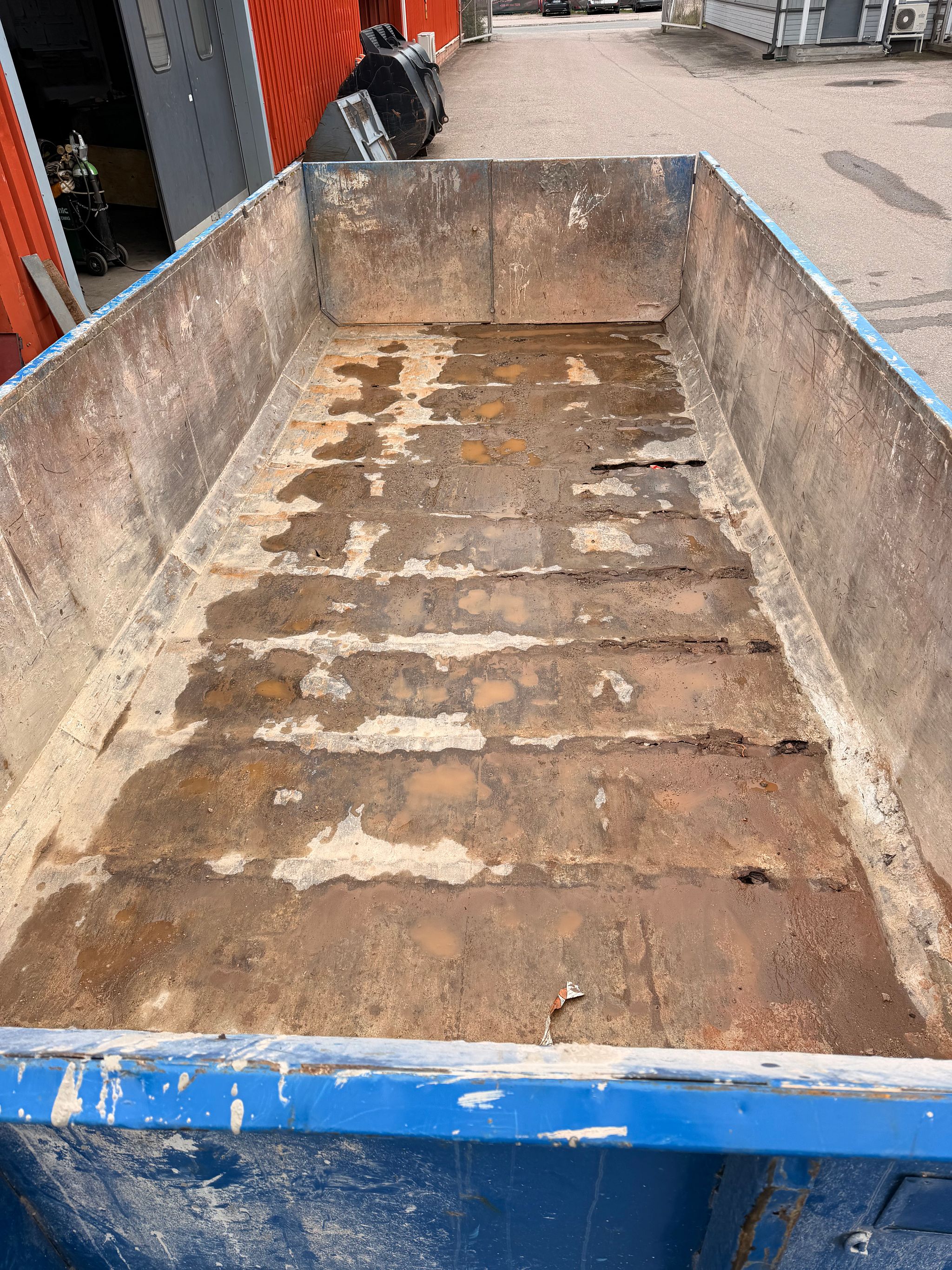 Image 8/9