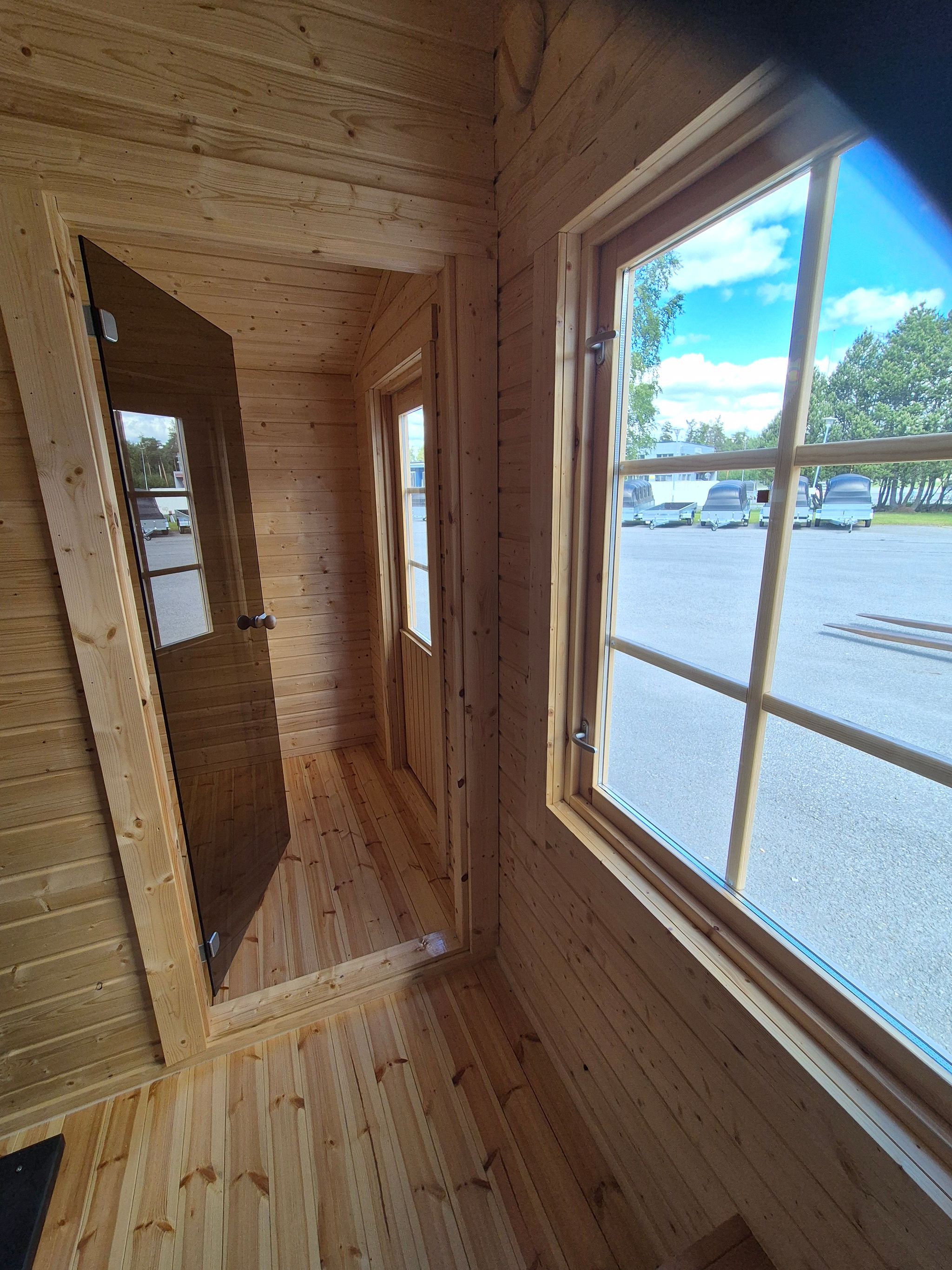 Image 8/12