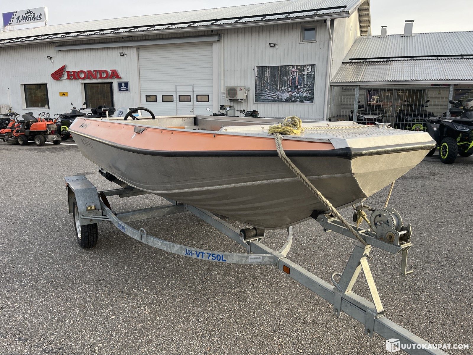 BUSTER R PULPETTIVENE + 40HV SUZUKI PERÄMOOTTORI, Mikkeli | Huutokaupat.com