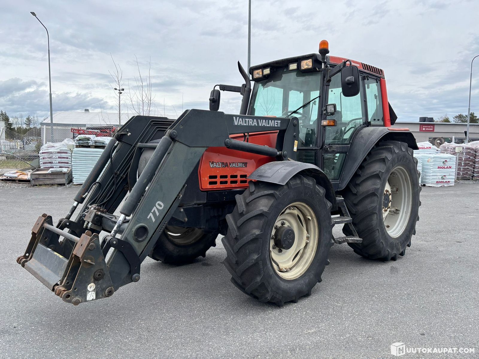 Valtra Valmet 6850 HiTech 2 Quicke 770 Etukuormain 2000 Joensuu valtra-valmet-6850-hitech-2-quicke-770-etukuormain-2000-joensuu