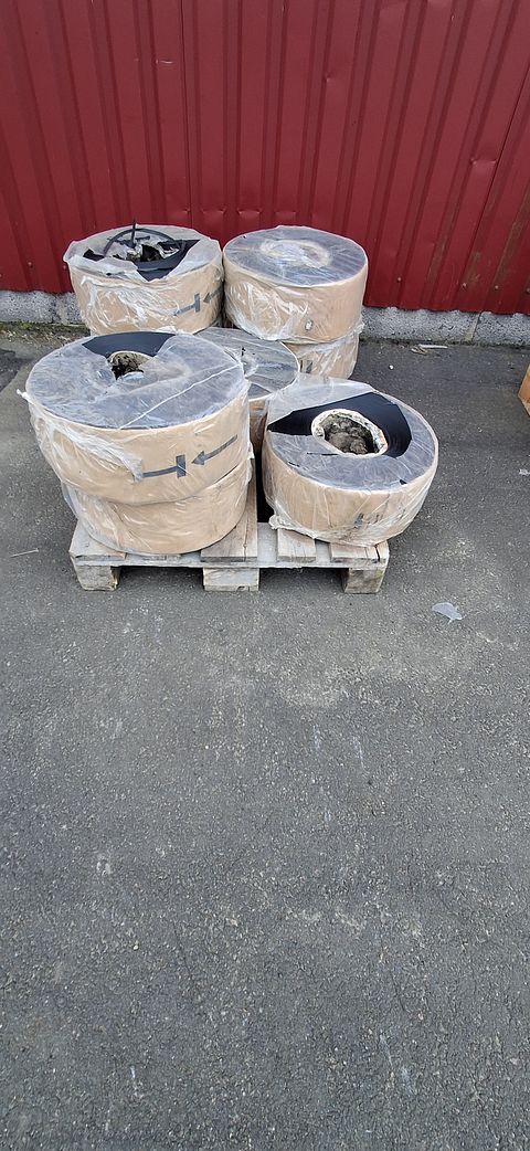 Image 6/10