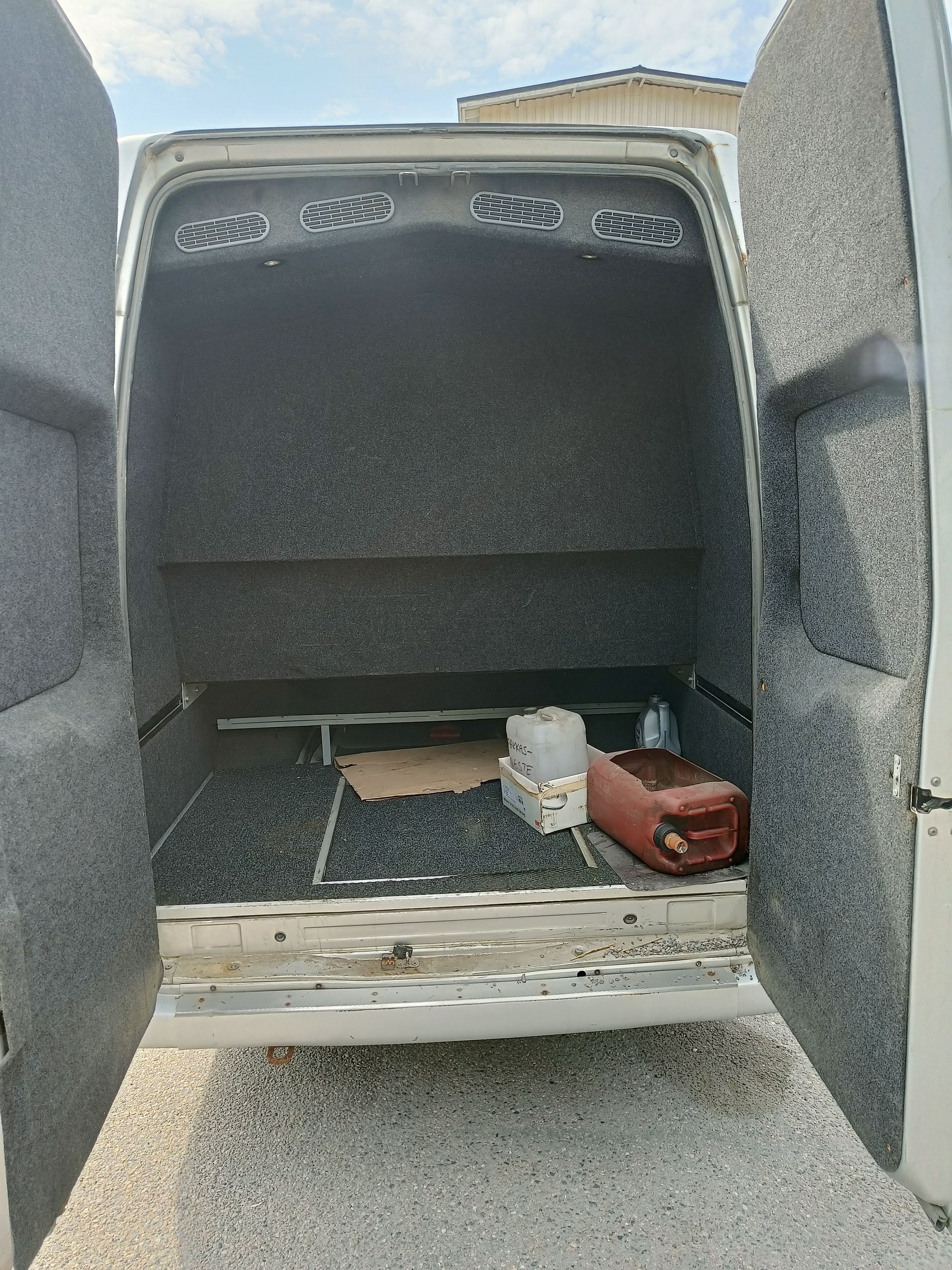 Image 6/9