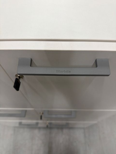 Image 3/8