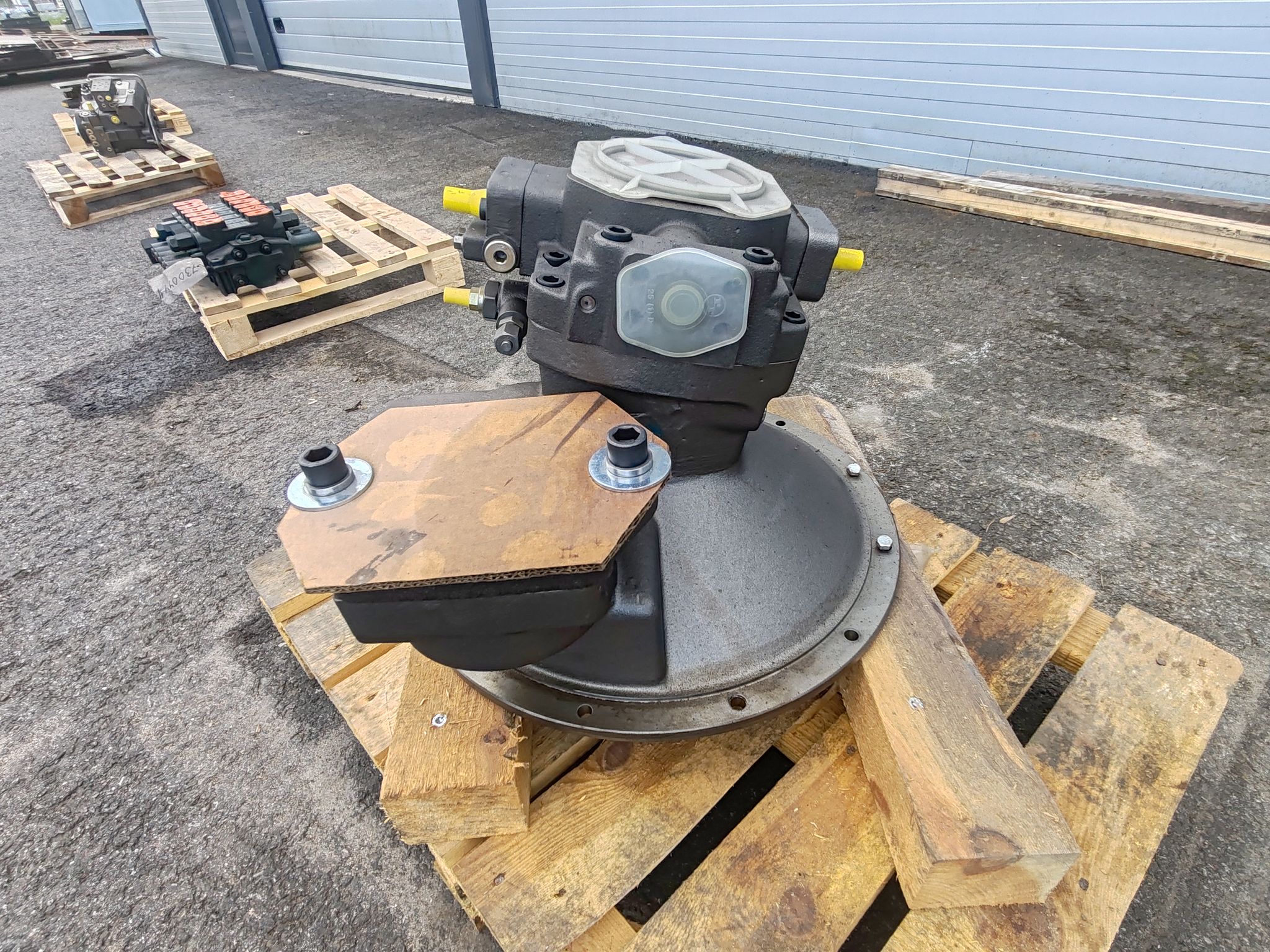 Image 3/4