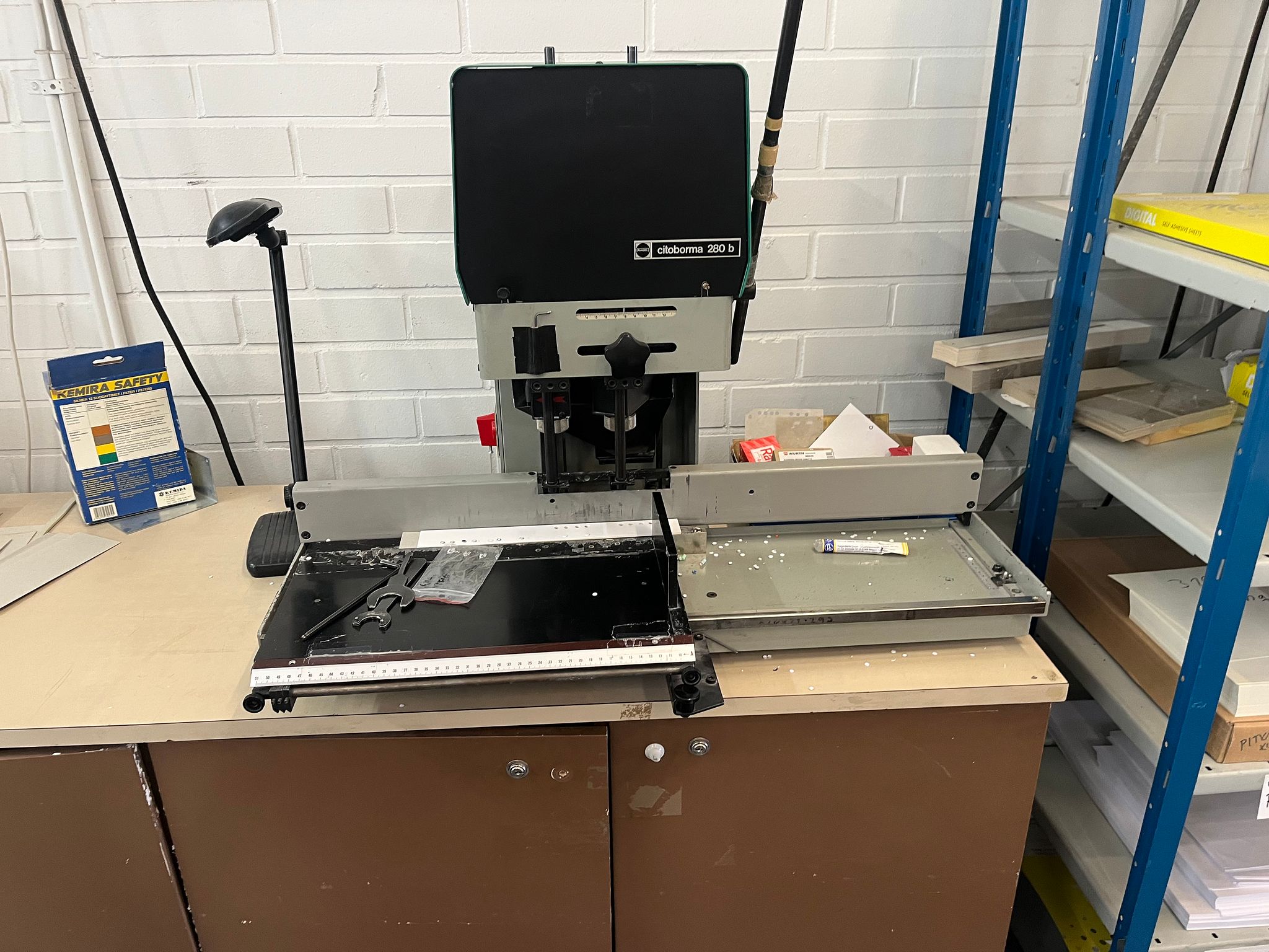Image 1/4