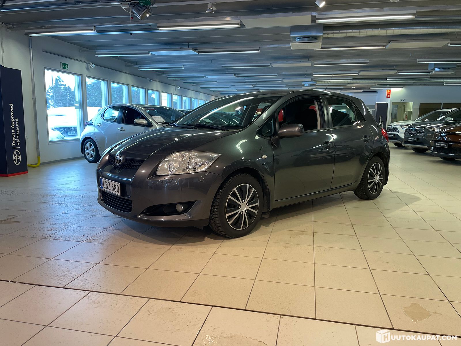 toyota-auris-1-6-vvt-i-sol-5d-123tkm-hieno-vetokoukku-2008