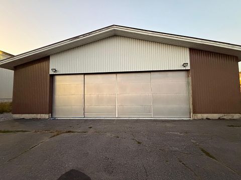 Image 2/4