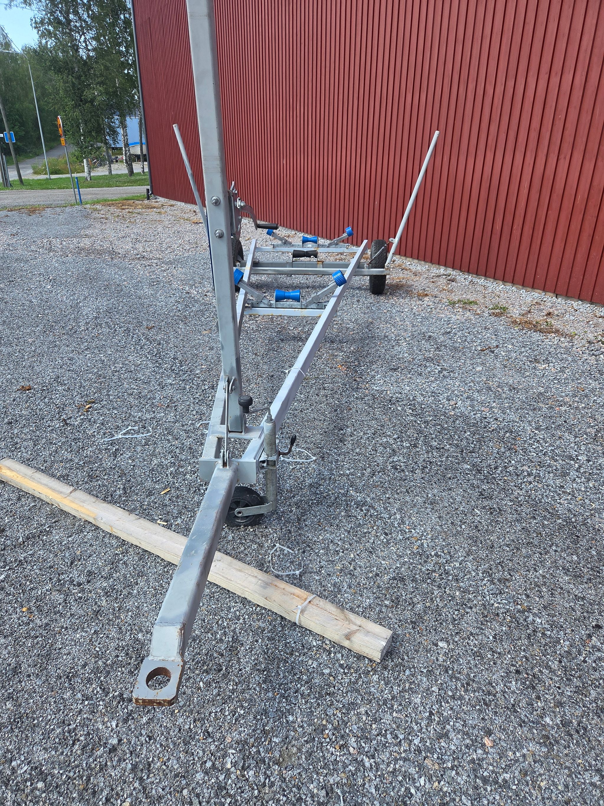 rantatraileri-5-6-5m-veneelle-uusikaupunki-huutokaupat