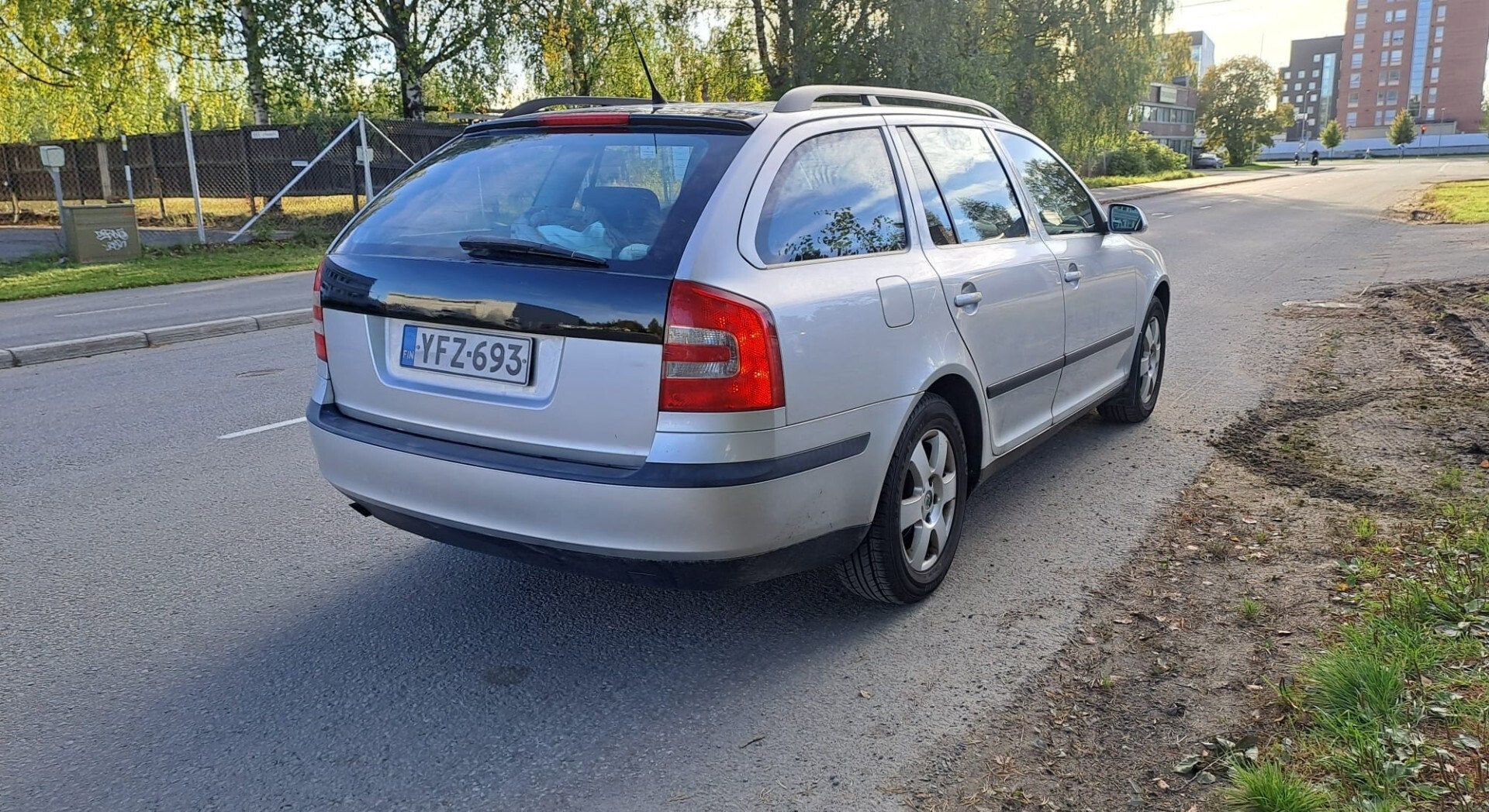 Image 3/6