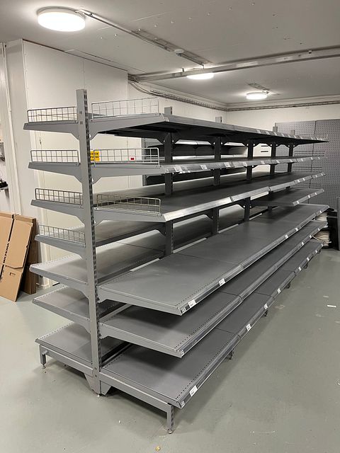 Image 2/6