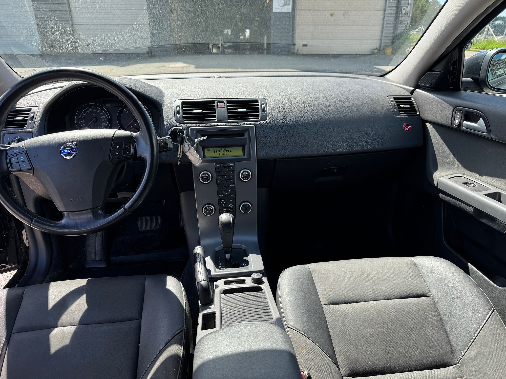 Image 11/24