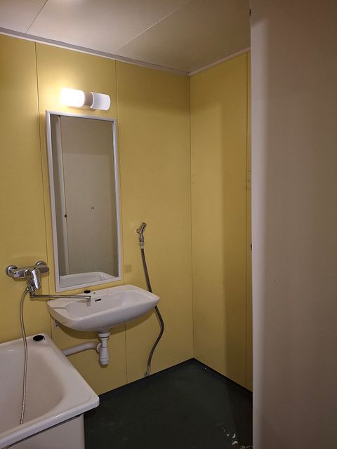 Image 13/19