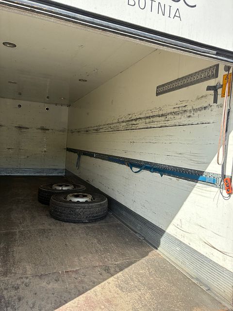 Image 6/15