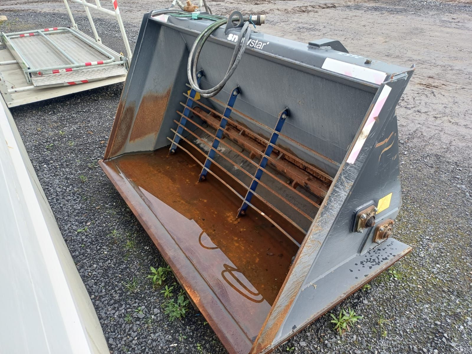 Image 4/6