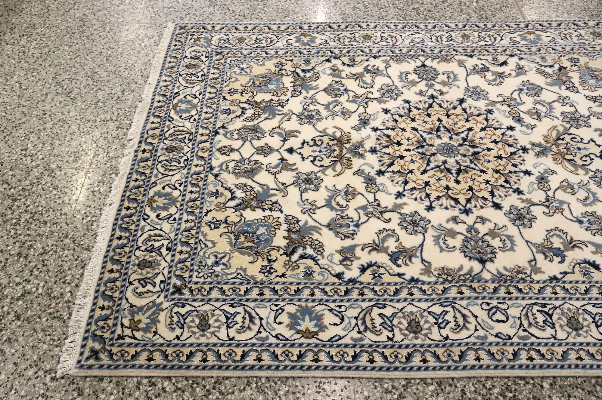 Image 7/19