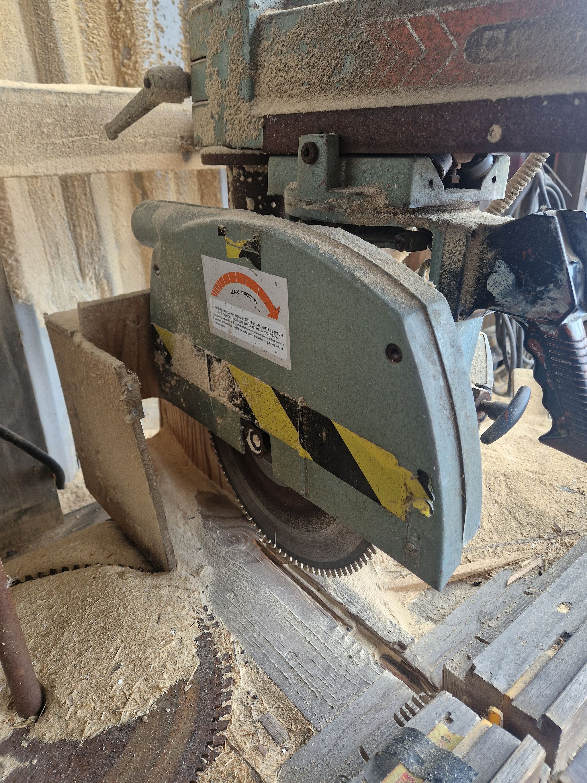 Image 2/5