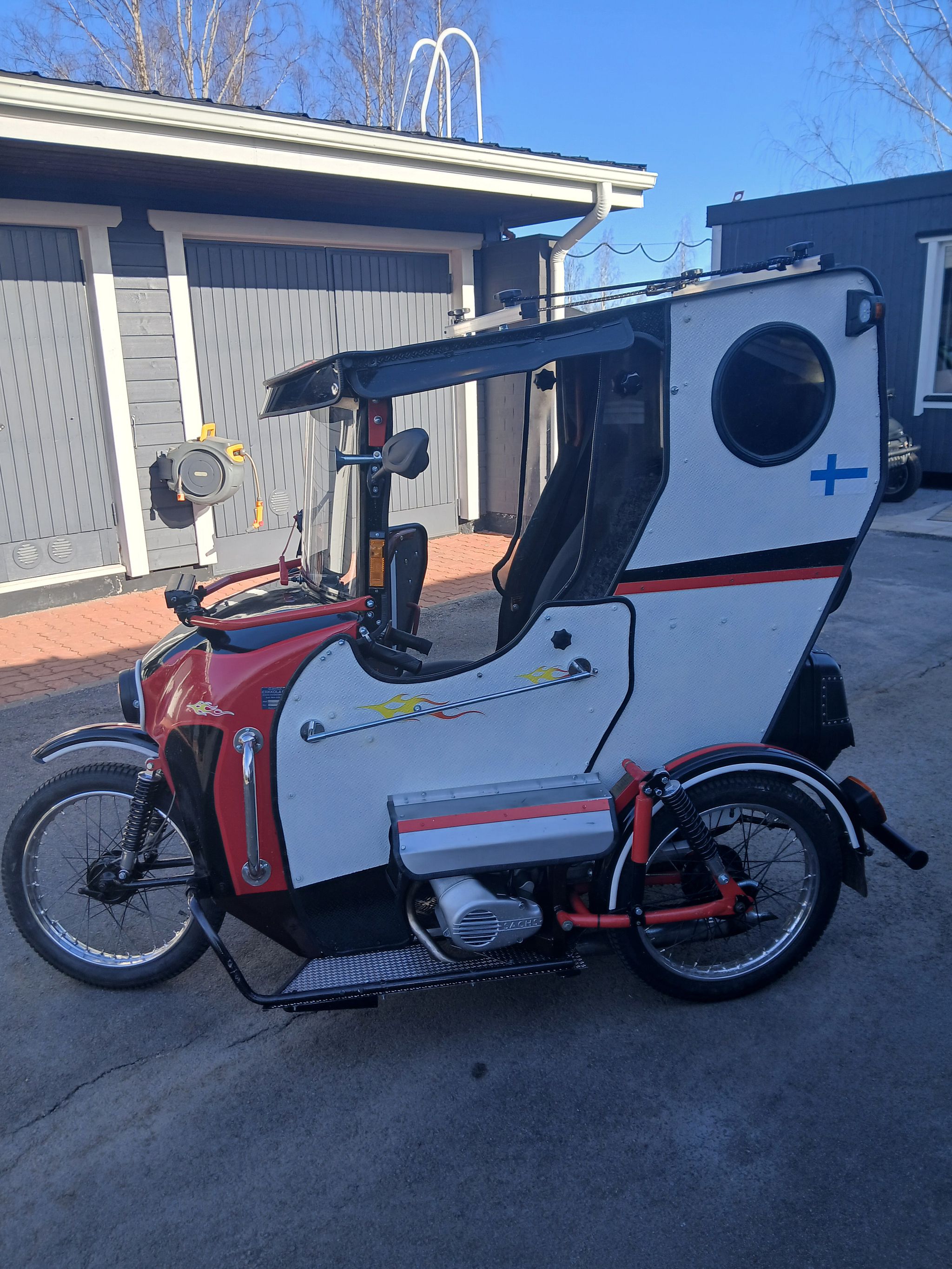 Image 1/9