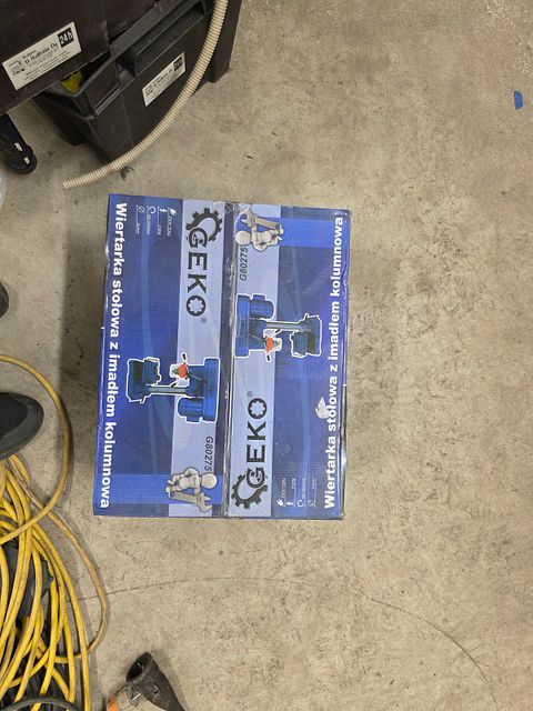Image 8/10