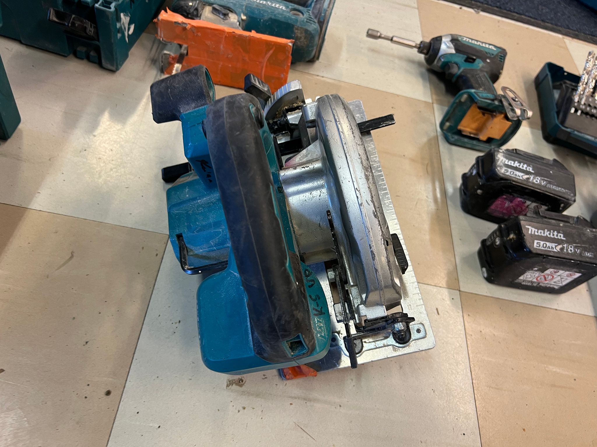 Image 6/24