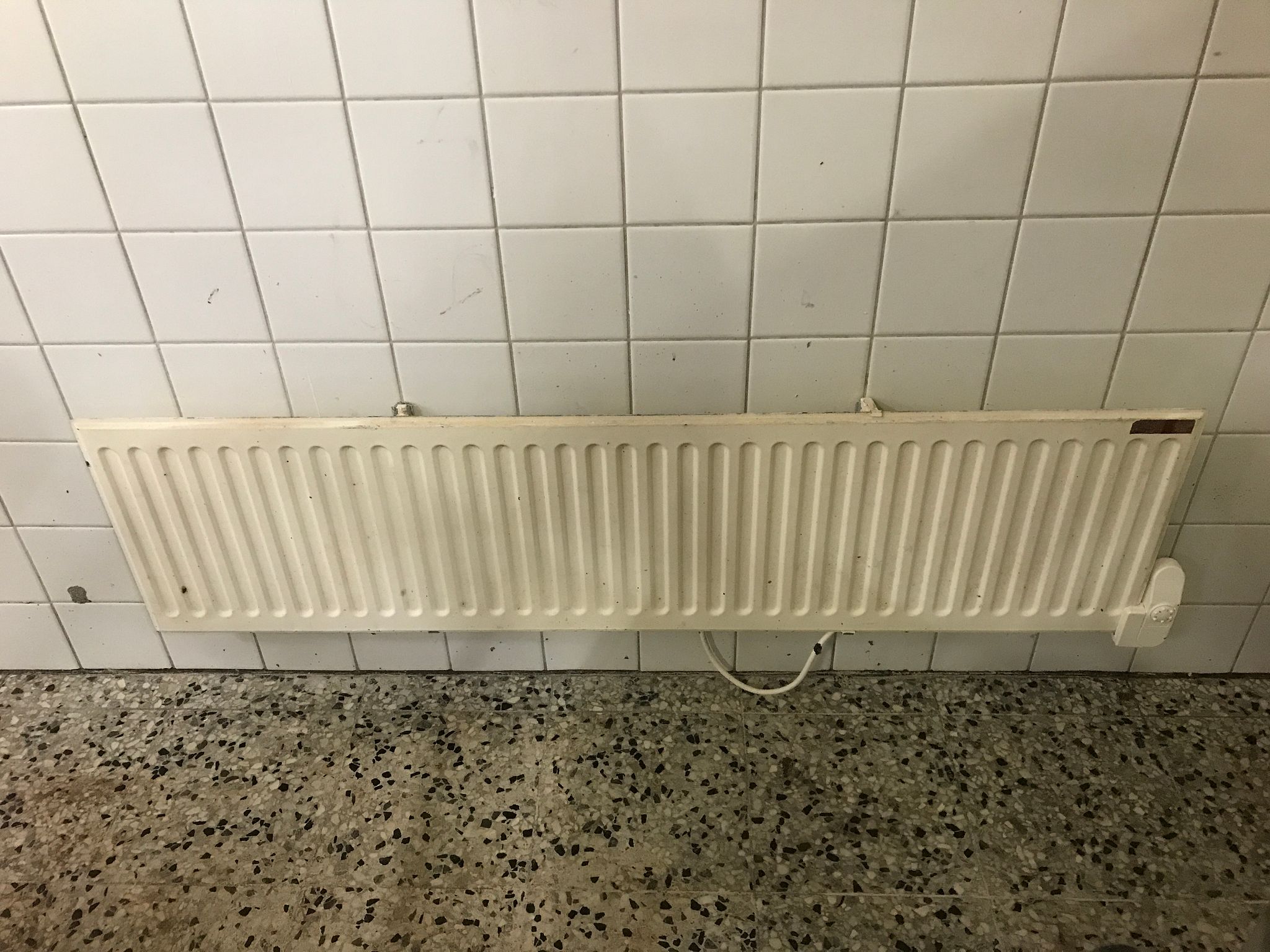 Image 2/4