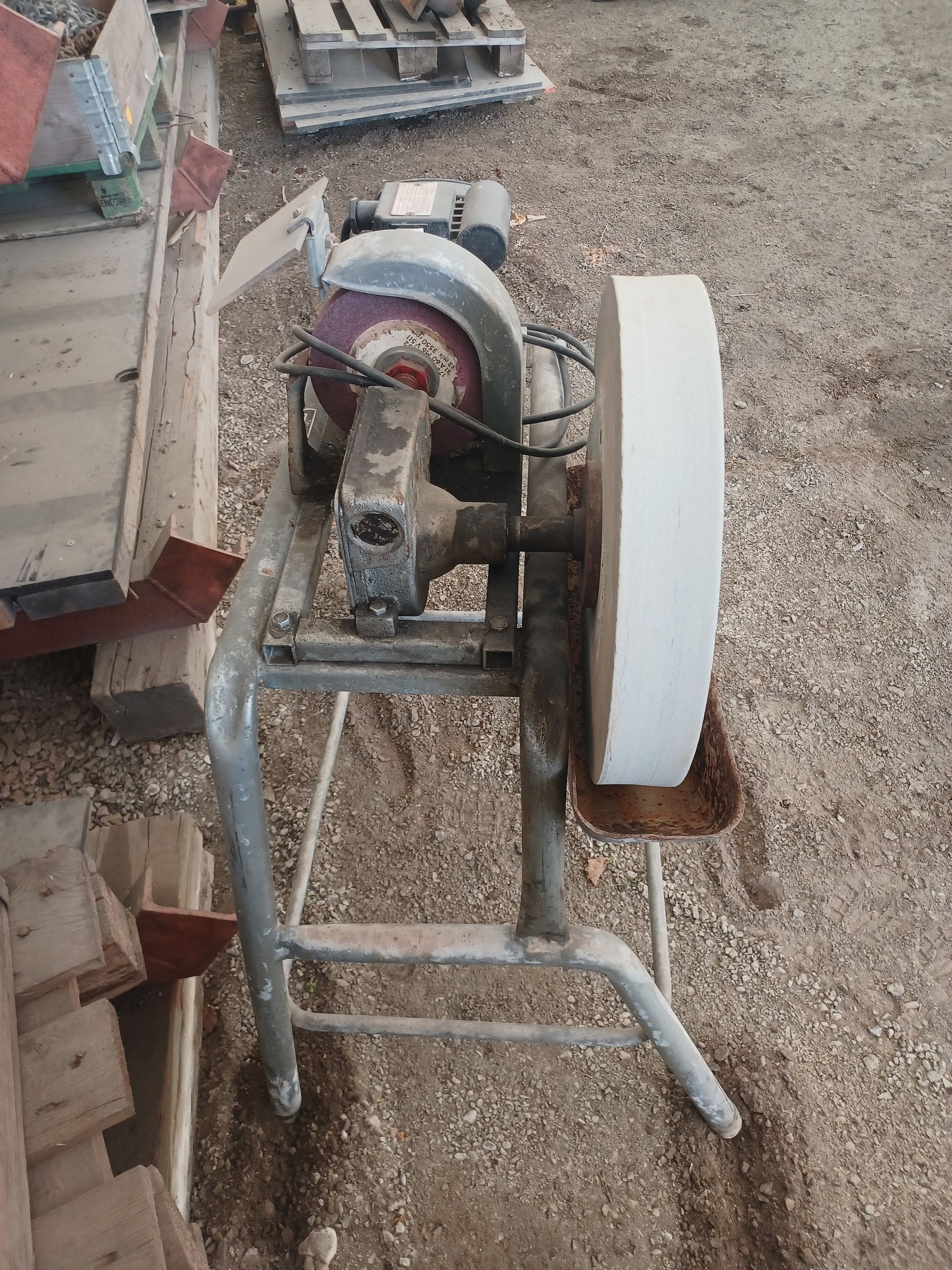 Image 3/6