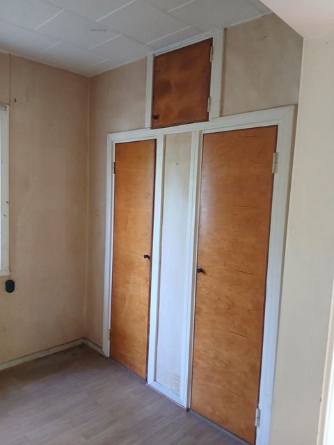 Image 7/10