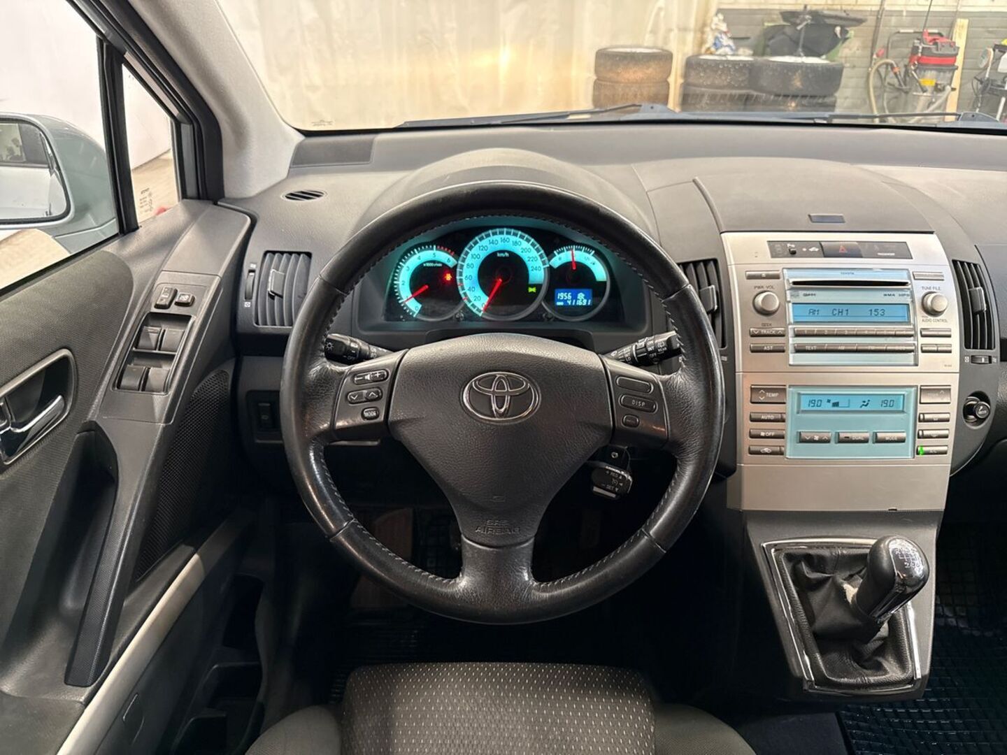 Image 12/34