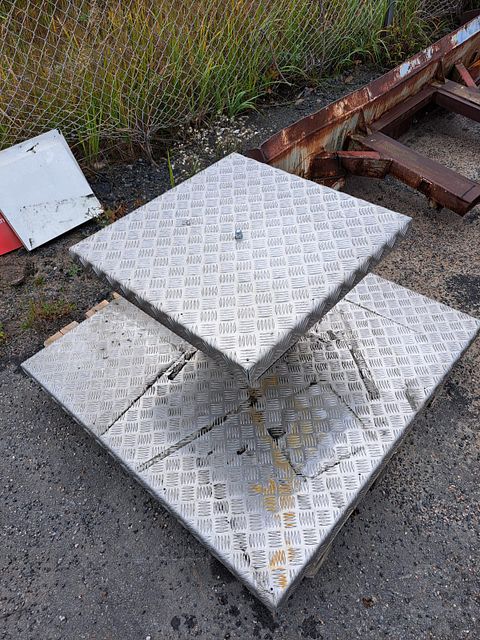 Image 4/8