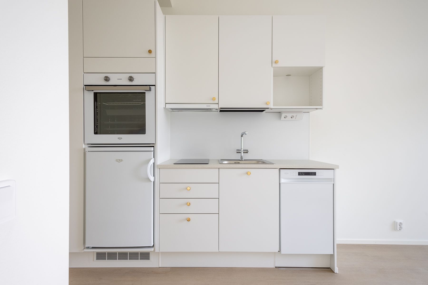 Image 7/10