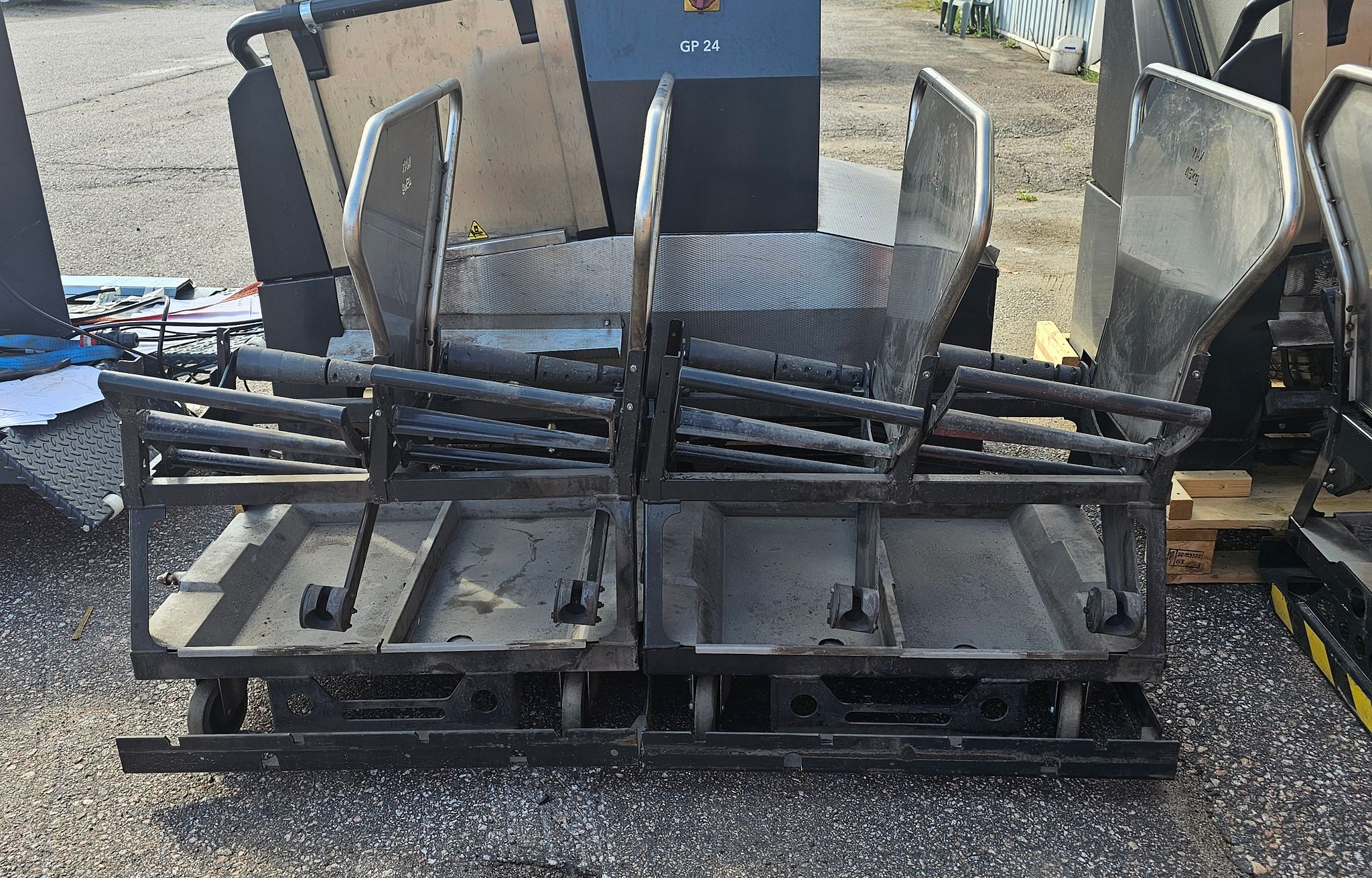 Image 3/4