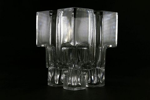 Image 12/16