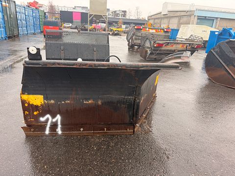 Image 8/8