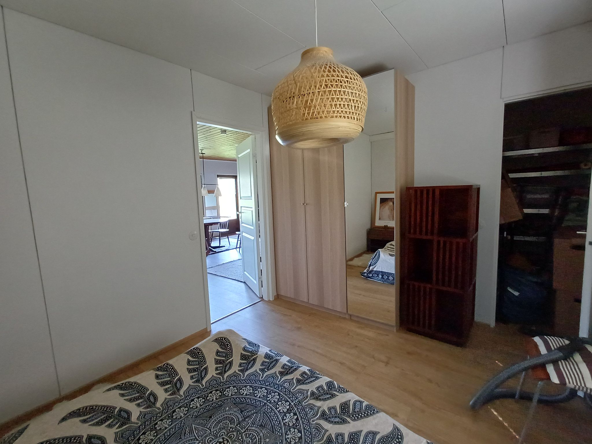 Image 8/48