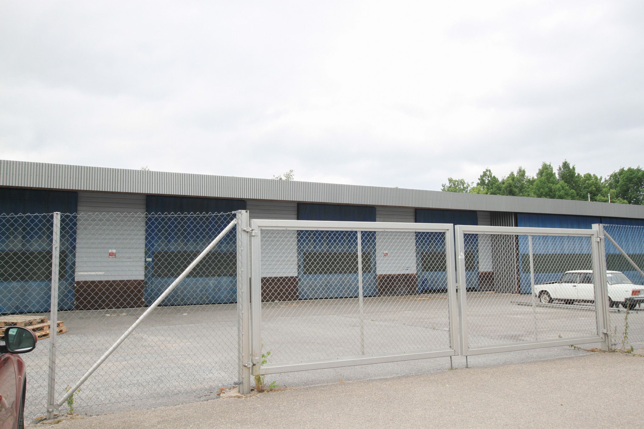 Image 4/19