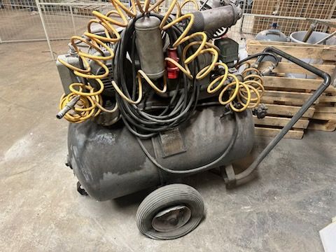 Image 3/12