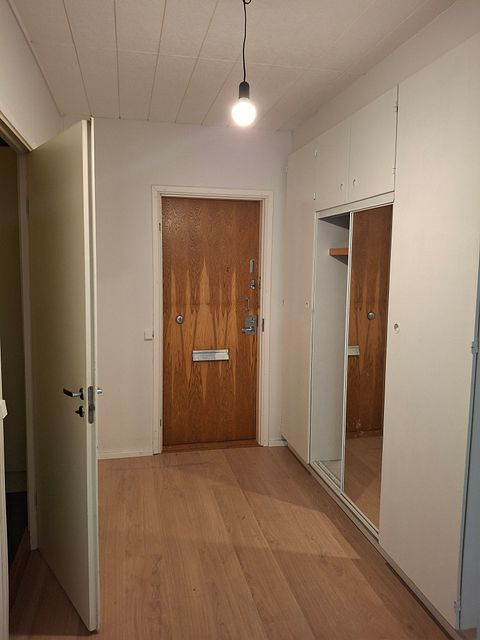 Image 2/19