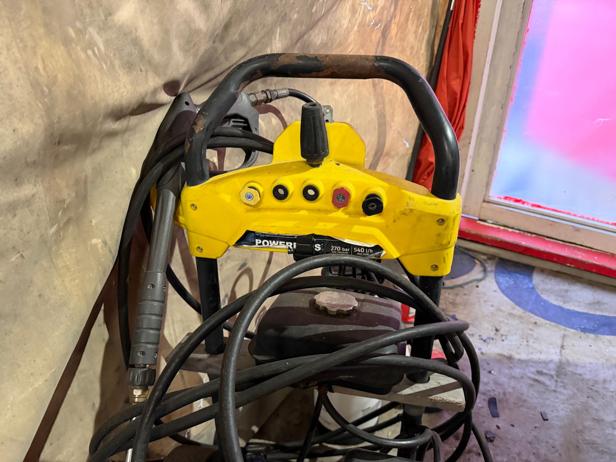 Image 3/8