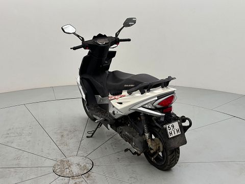 Image 4/4