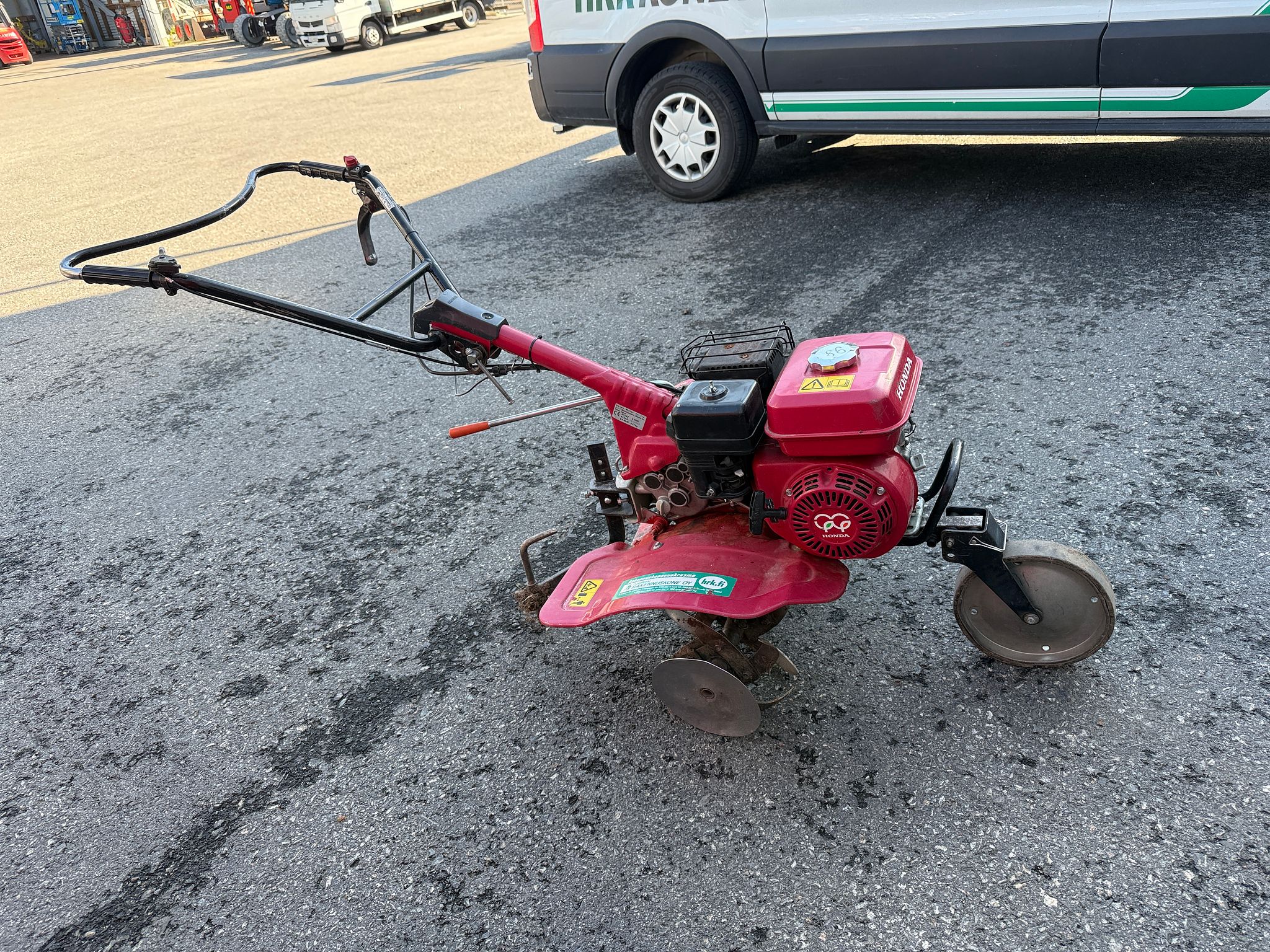 Image 1/8
