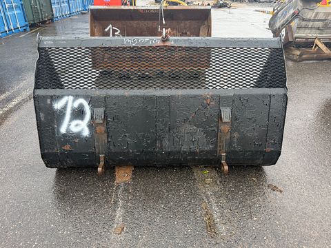 Image 2/8