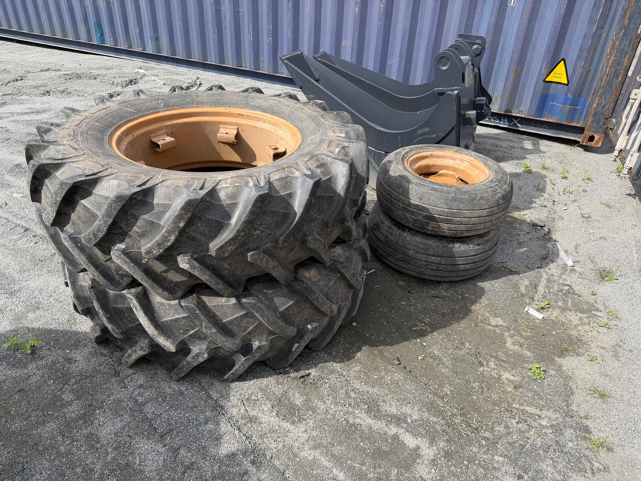 Image 1/8