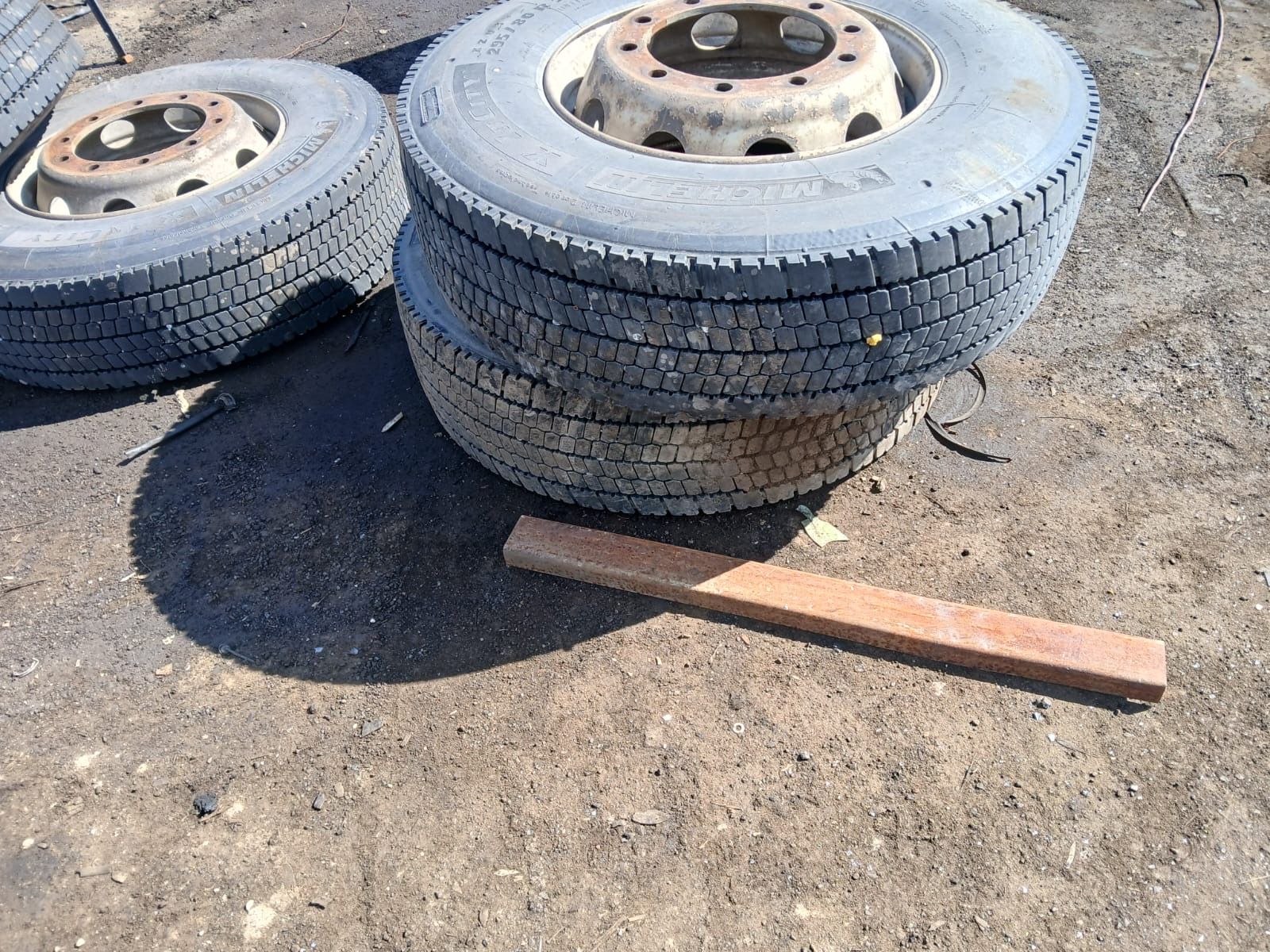 Image 2/4