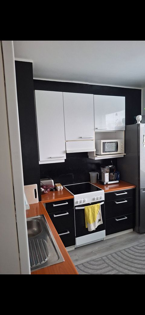 Image 2/10
