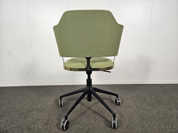 Image 6/8