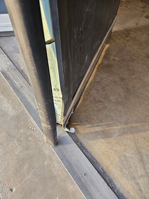 Image 4/6