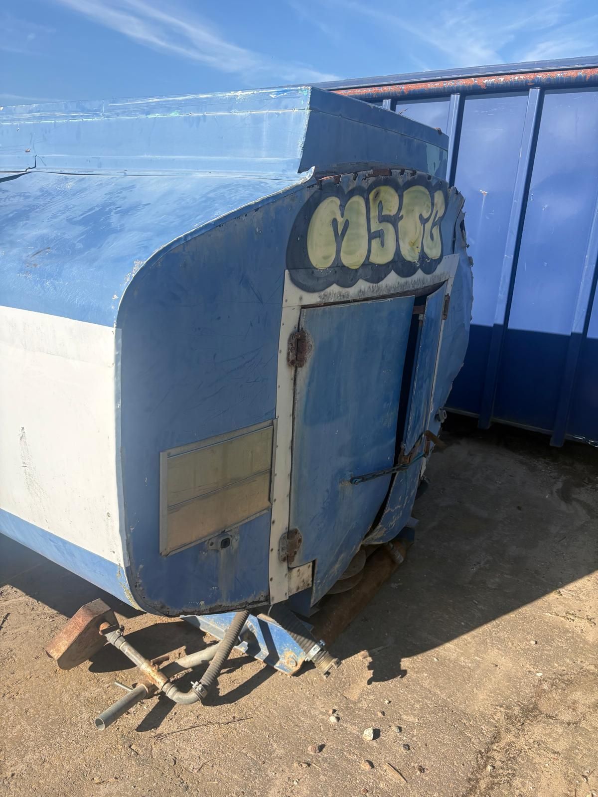 Image 3/8