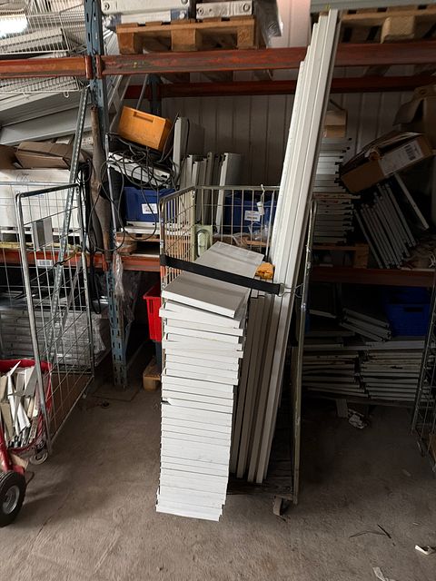 Image 4/8