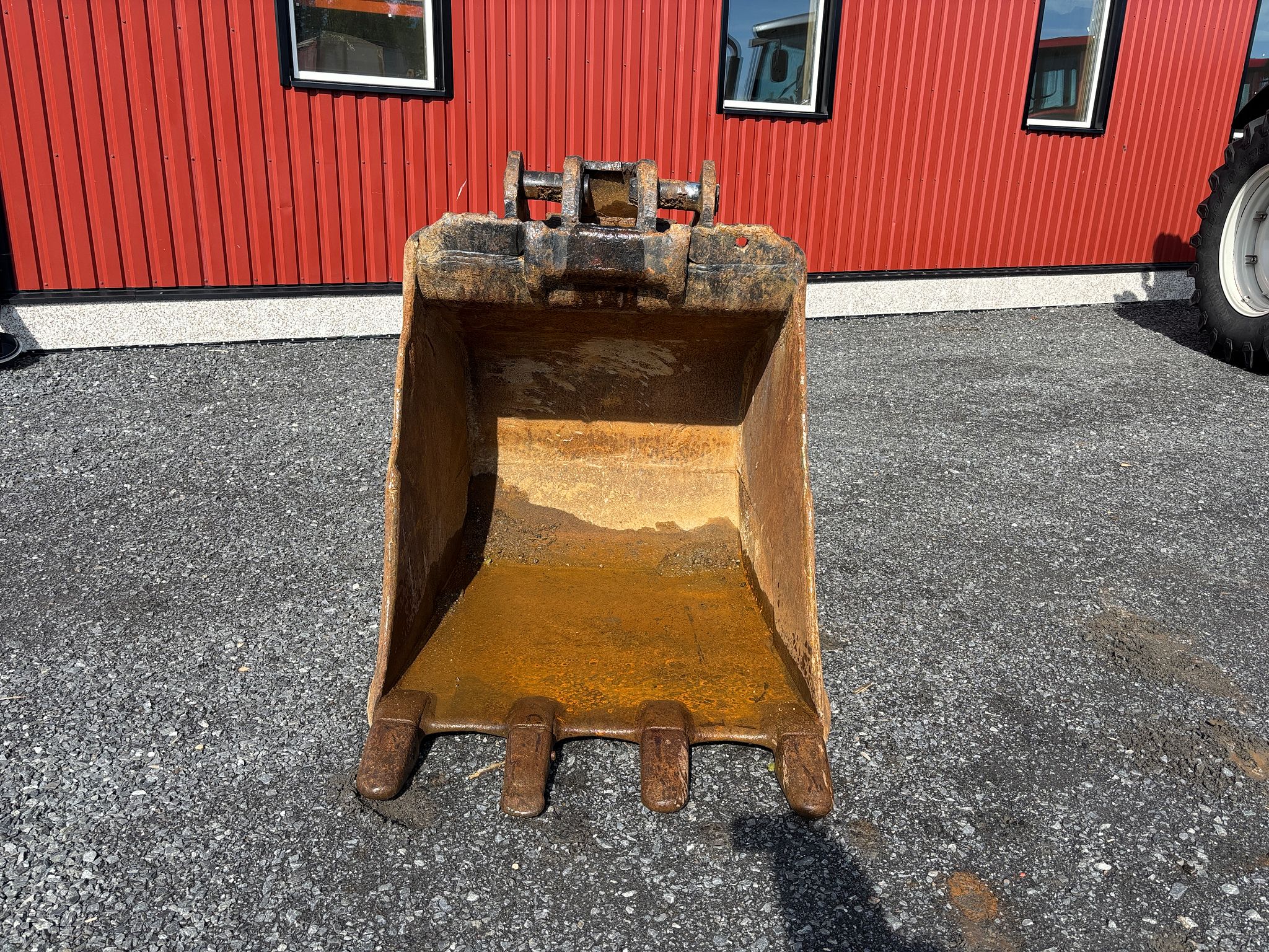 Image 2/8