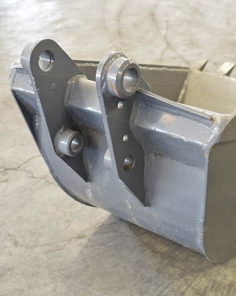 Image 4/8